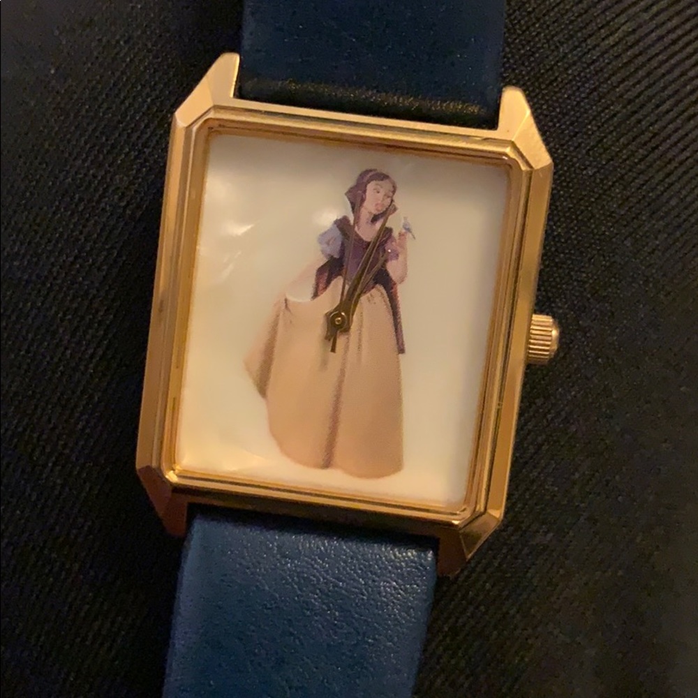 🏰 Disney Snow White Watch